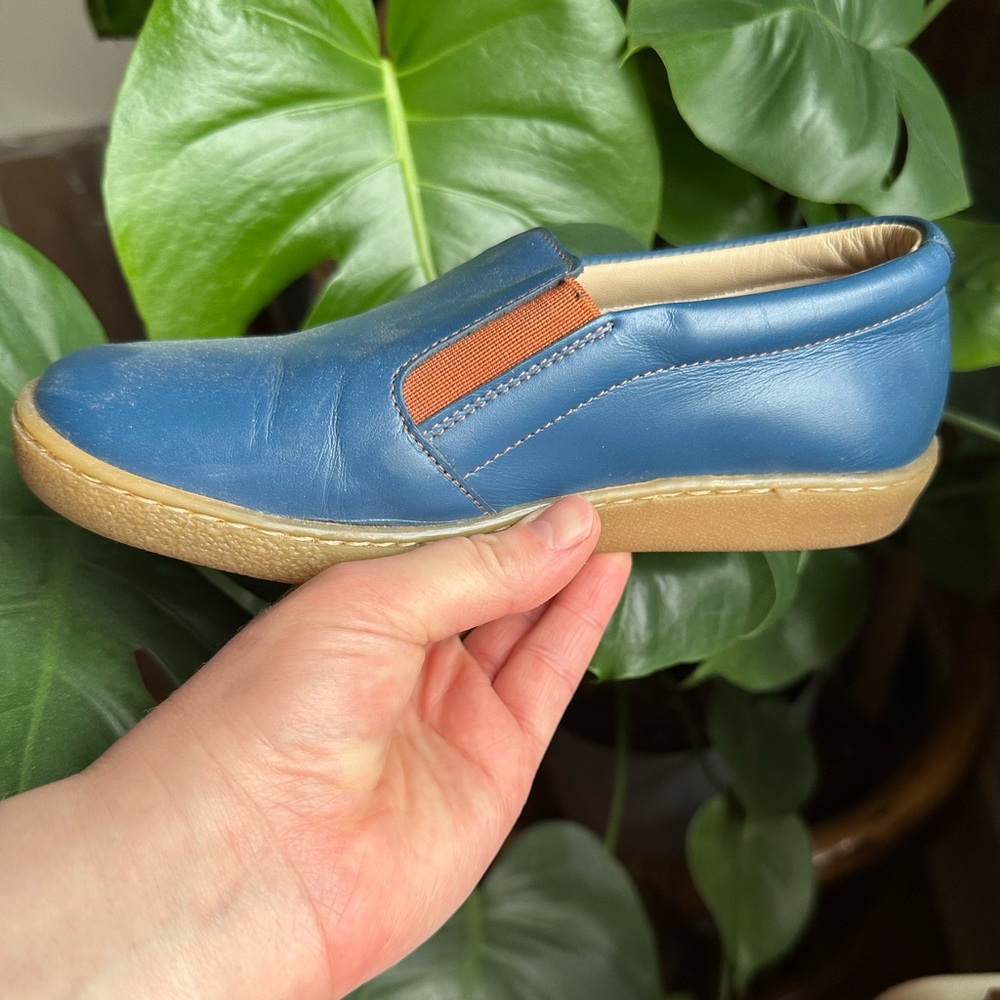 ✨5/$25 Zubii Blue Slip On Loafer Made in Spain Size 32